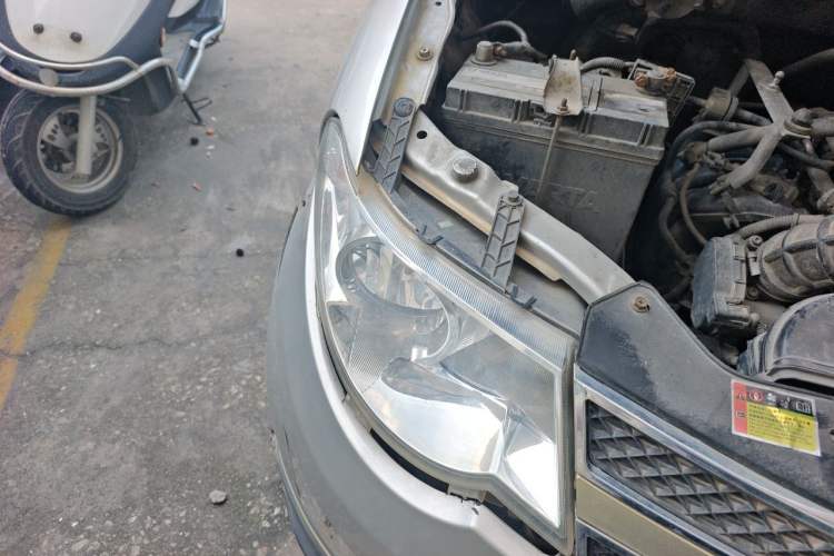 Used Wuling Hongguang 2014 1.5L S Luxury Model Right Front Headlight