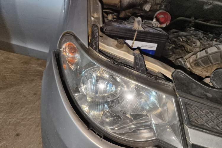 Used Wuling Hongguang 2014 1.5L S Standard Version Right Front Headlight