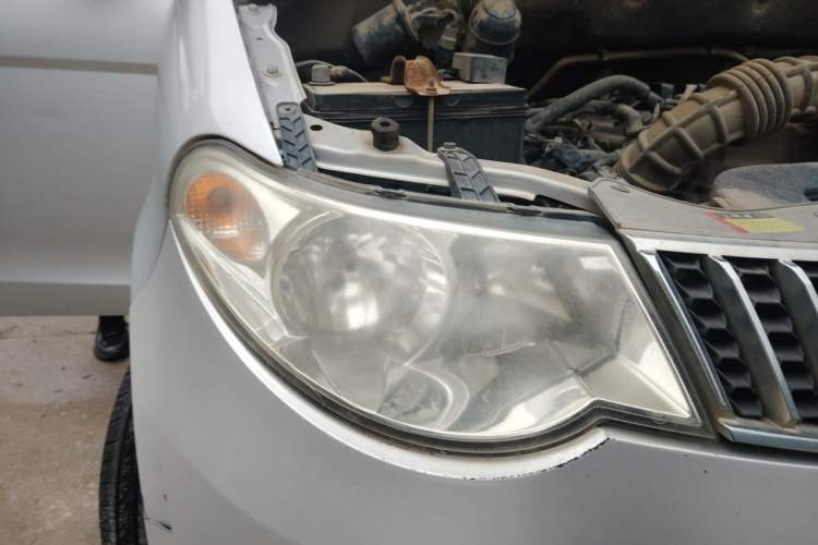 Used Wuling Hongguang 2014 1.5L Standard Version Right Front Headlight
