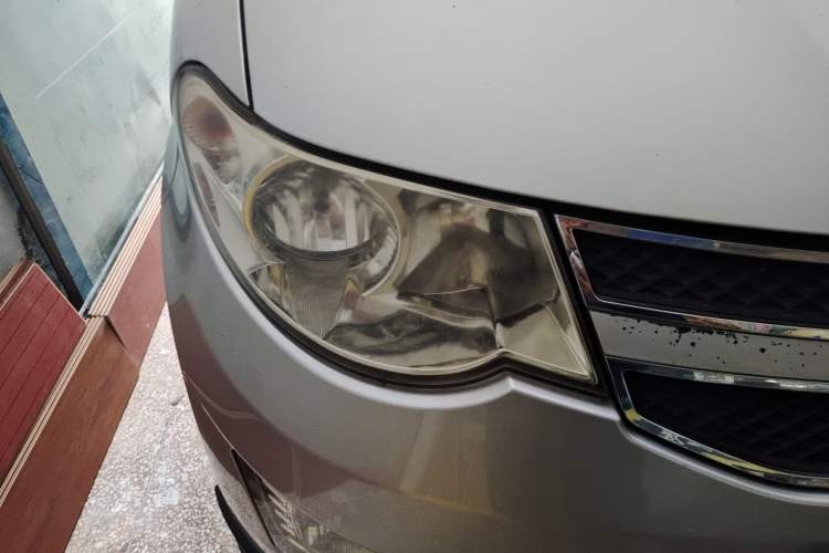 Used Wuling Hongguang 2014 1.2L S Comfort Model China IV Right Front Headlight