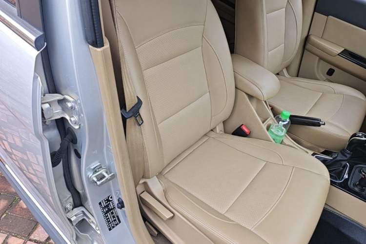 Used Wuling Hongguang 2014 1.5L S Luxury Model Right Front Seat