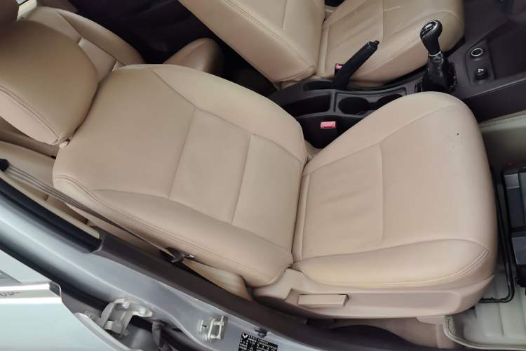 Used Wuling Hongguang 2014 1.5L S Standard Version Right Front Seat