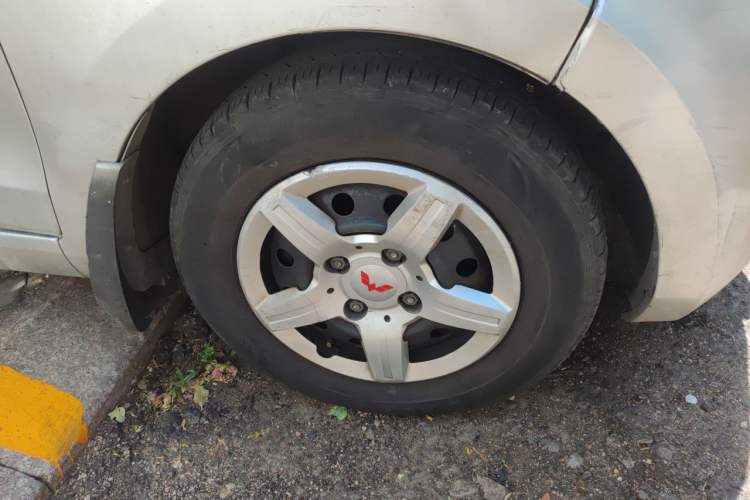 Used Wuling Hongguang 2014 1.2L Base Model China IV Right Front Wheel Hub