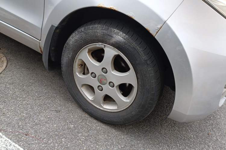 Used Wuling Hongguang 2014 1.5L Standard Version Right Front Wheel Hub