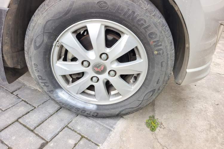 Used Wuling Hongguang 2014 1.5L S Standard Version Right Front Wheel Hub