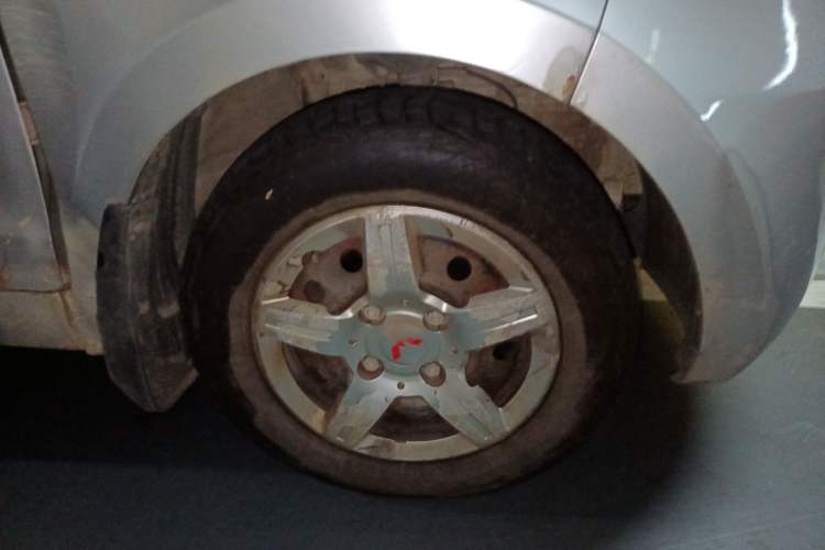 Used Wuling Hongguang 2014 1.5L Base Version Right Front Wheel Hub