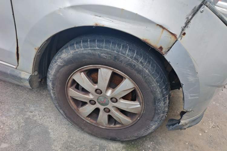 Used Wuling Hongguang 2014 1.5L S Luxury Model Right Front Wheel Hub