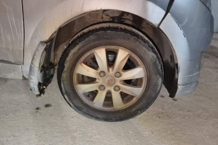 Used Wuling Hongguang 2014 1.5L S Standard Version Right Front Wheel Hub