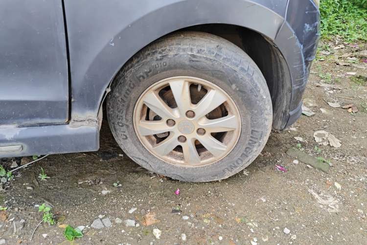 Used Wuling Hongguang 2014 1.5L S Luxury Model Right Front Wheel Hub