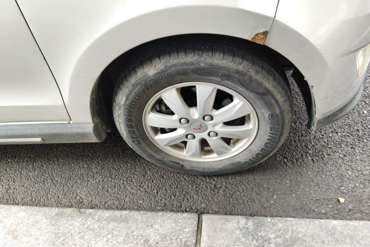 Used Wuling Hongguang 2014 1.5L S Luxury Model Right Front Wheel Hub