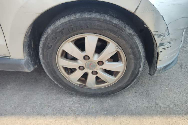Used Wuling Hongguang 2014 1.5L S Luxury Model Right Front Wheel Hub