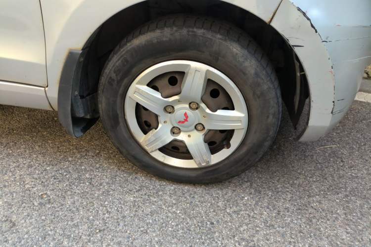 Used Wuling Hongguang 2014 1.5L Base Version Right Front Wheel Hub