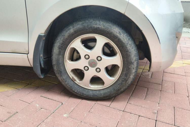Used Wuling Hongguang 2014 1.5L Standard Version Right Front Wheel Hub