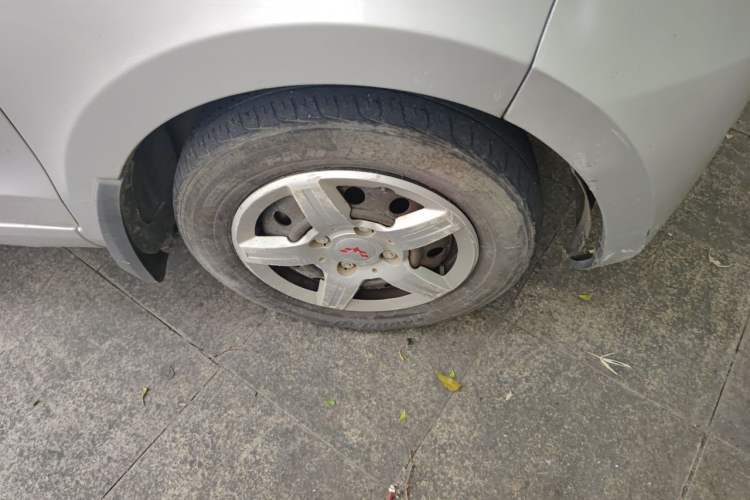 Used Wuling Hongguang 2014 1.5L Base Version Right Front Wheel Hub