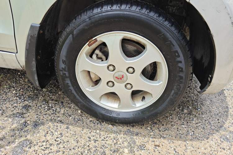 Used Wuling Hongguang 2014 1.5L Standard Version Right Front Wheel Hub