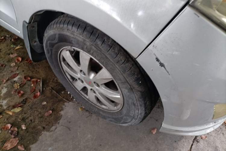 Used Wuling Hongguang 2014 1.5L S Standard Version Right Front Wheel Hub