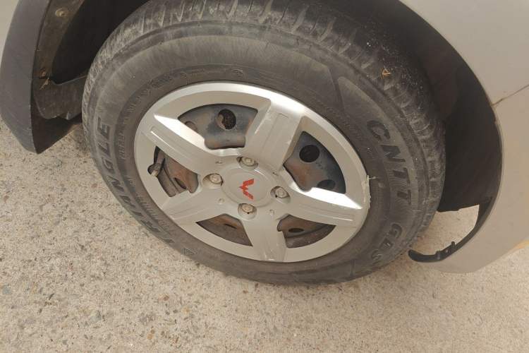 Used Wuling Hongguang 2014 1.5L Base Version Right Front Wheel Hub