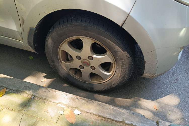 Used Wuling Hongguang 2014 1.2L Standard Model China IV Right Front Wheel Hub