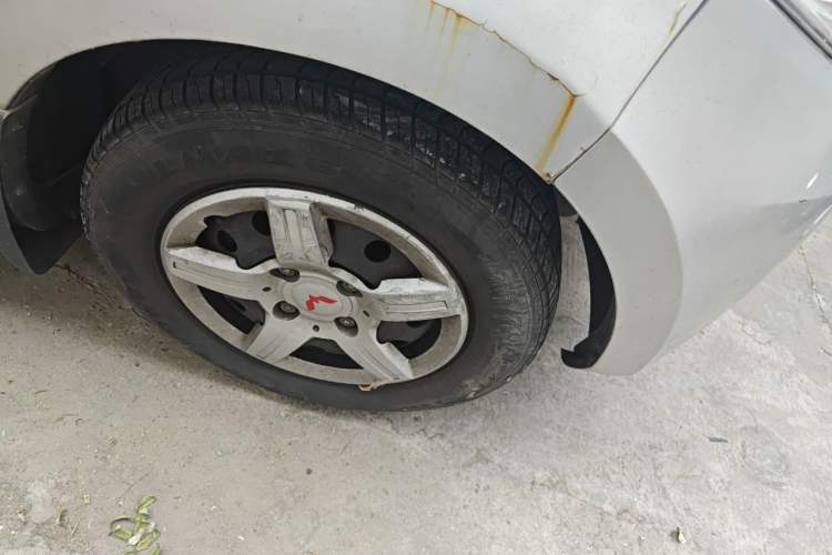 Used Wuling Hongguang 2014 1.5L Standard Version Right Front Wheel Hub