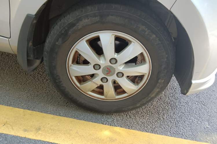Used Wuling Hongguang 2014 1.2L S Standard Version China IV Standard Right Front Wheel Hub