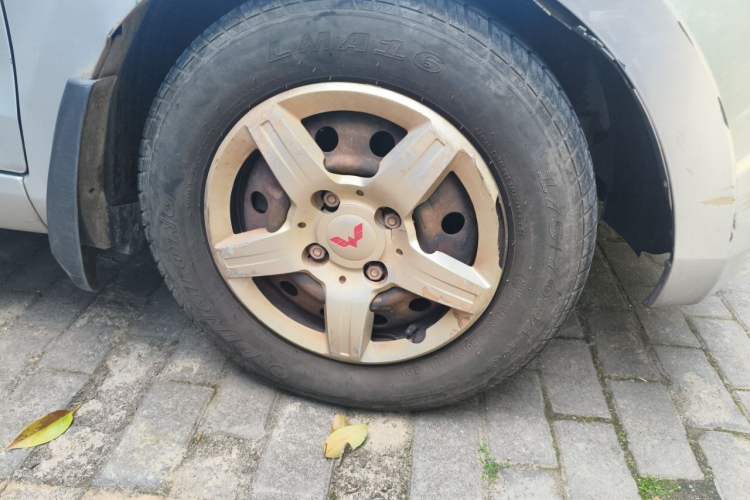 Used Wuling Hongguang 2014 1.5L Base Version Right Front Wheel Hub