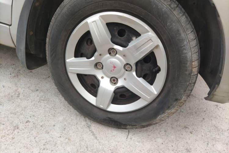 Used Wuling Hongguang 2014 1.2L Base Model China IV Right Front Wheel Hub