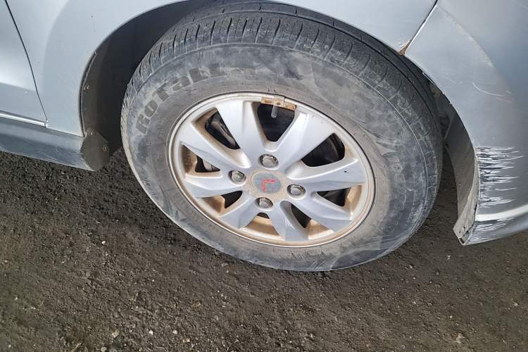 Used Wuling Hongguang 2014 1.2L S Comfort Model China IV Right Front Wheel Hub