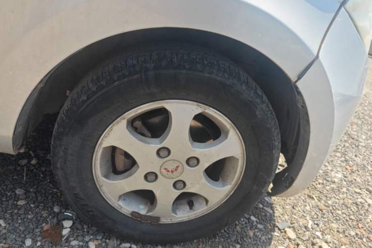 Used Wuling Hongguang 2014 1.5L Standard Version Right Front Wheel Hub