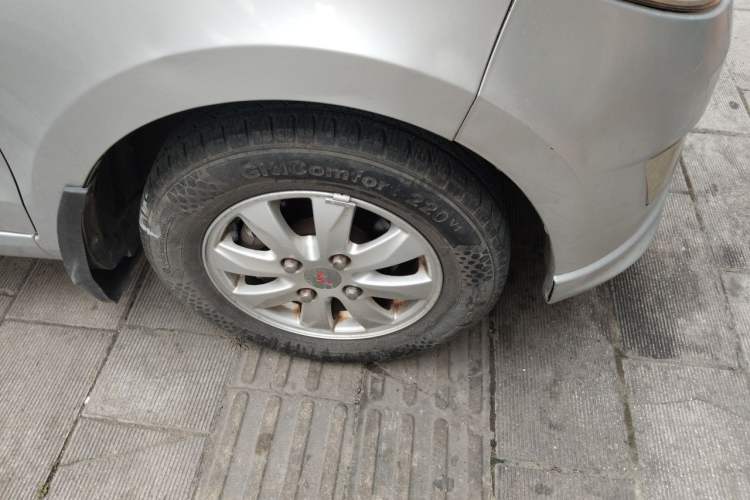 Used Wuling Hongguang 2014 1.5L S Standard Version Right Front Wheel Hub