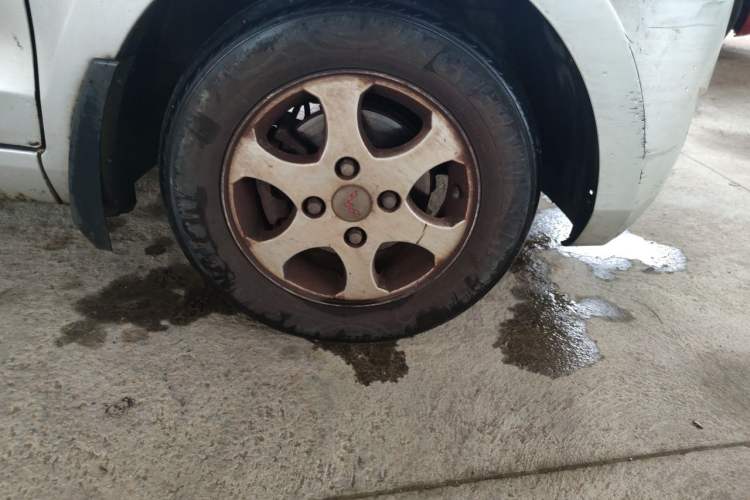 Used Wuling Hongguang 2014 1.5L Standard Version Right Front Wheel Hub