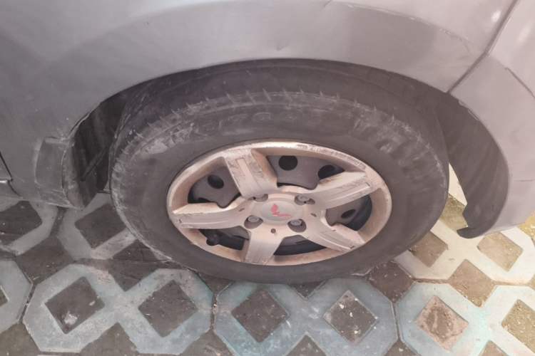Used Wuling Hongguang 2014 1.5L Base Version Right Front Wheel Hub
