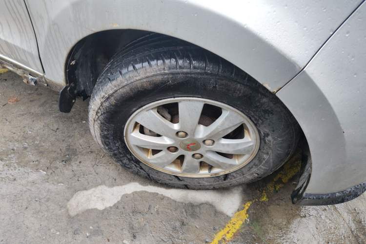 Used Wuling Hongguang 2014 1.2L S Standard Version China IV Standard Right Front Wheel Hub