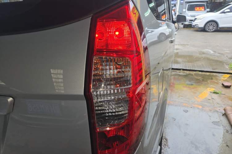 Used Wuling Hongguang 2014 1.5L S Standard Version Right Rear Taillight