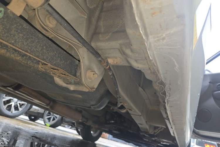 Used Wuling Hongguang 2014 1.5L S Standard Version Right Side Sill