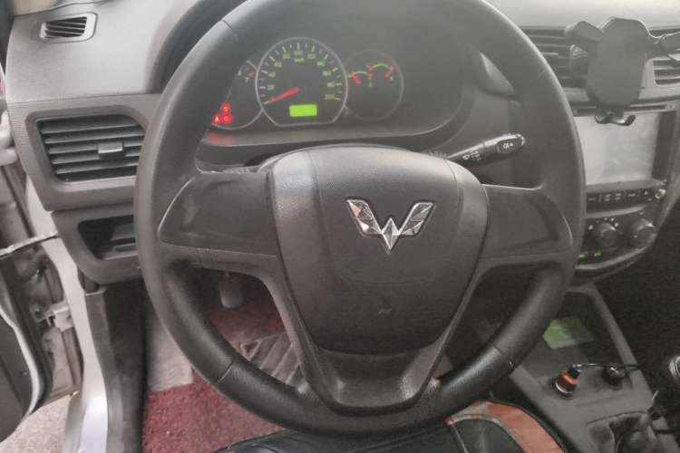 Used Wuling Hongguang 2014 1.2L Standard Model China IV Steering Wheel