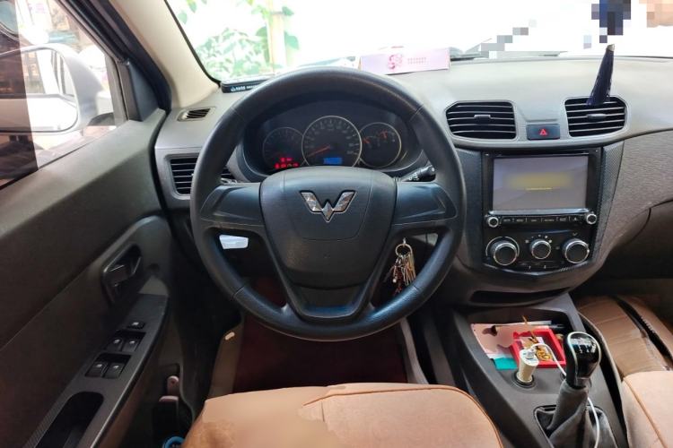 Used Wuling Hongguang 2014 1.5L S Standard Version Steering Wheel