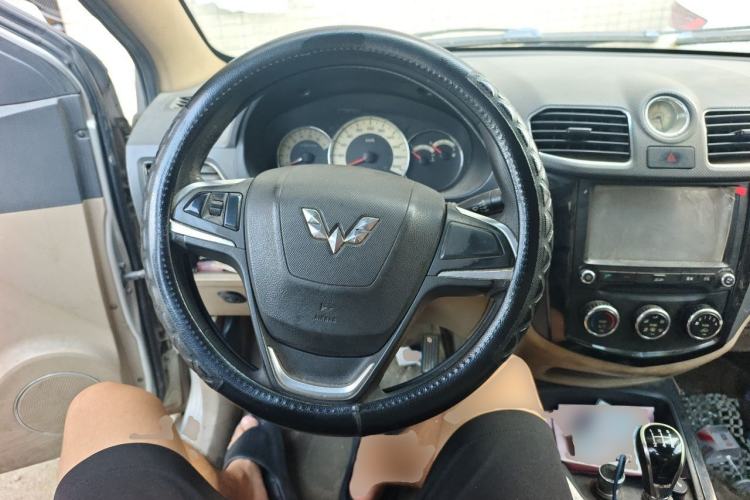 Used Wuling Hongguang 2014 1.5L S Luxury Model Steering Wheel