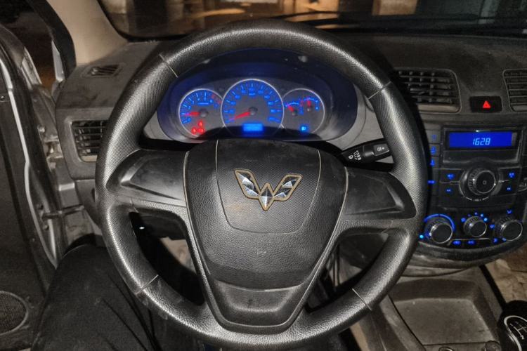 Used Wuling Hongguang 2014 1.5L S Standard Version Steering Wheel