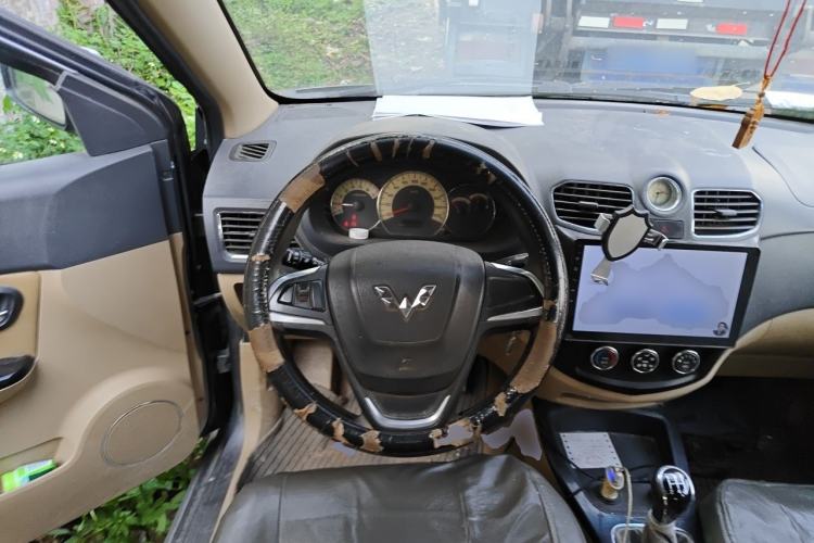Used Wuling Hongguang 2014 1.5L S Luxury Model Steering Wheel