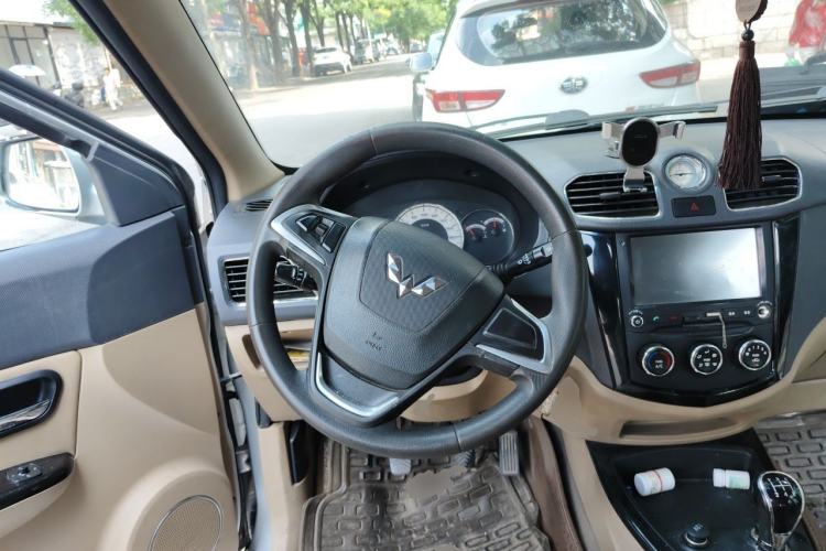 Used Wuling Hongguang 2014 1.5L S Luxury Model Steering Wheel