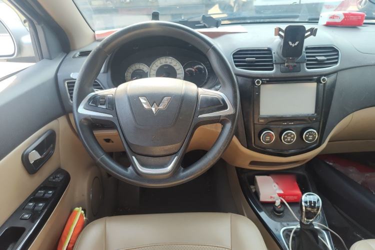 Used Wuling Hongguang 2014 1.5L S Luxury Model Steering Wheel