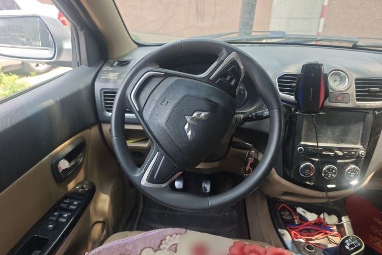 Used Wuling Hongguang 2014 1.5L S Luxury Model Steering Wheel