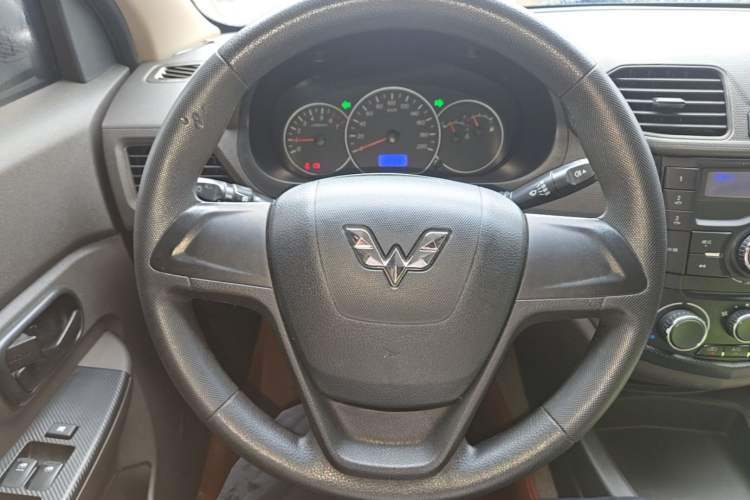 Used Wuling Hongguang 2014 1.5L S Standard Version Steering Wheel