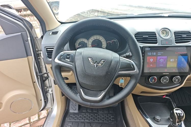 Used Wuling Hongguang 2014 1.5L S Luxury Model Steering Wheel