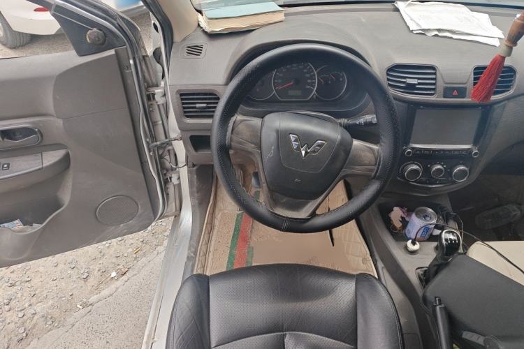 Used Wuling Hongguang 2014 1.5L S Standard Version Steering Wheel