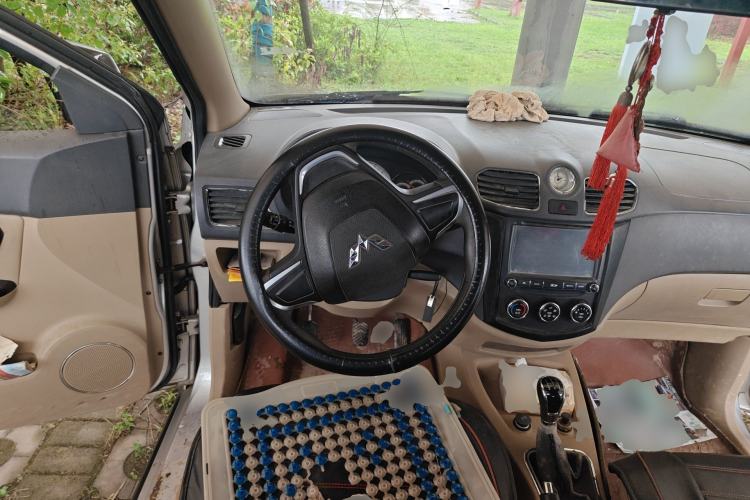 Used Wuling Hongguang 2014 1.2L S Comfort Model China IV Steering Wheel