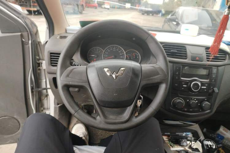 Used Wuling Hongguang 2014 1.5L Standard Version Steering Wheel