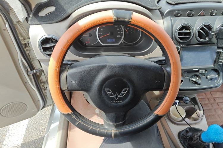Used Wuling Hongguang 2014 1.2L Standard Model China IV Steering Wheel
