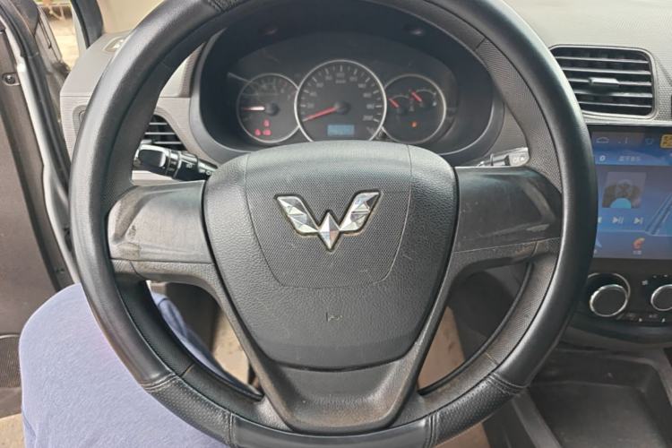 Used Wuling Hongguang 2014 1.5L S Standard Version Steering Wheel
