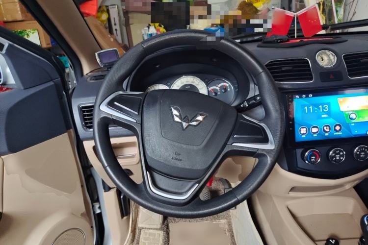 Used Wuling Hongguang 2014 1.2L S Comfort Model China IV Steering Wheel